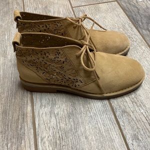 NWOT Hushpuppies boots SZ 9